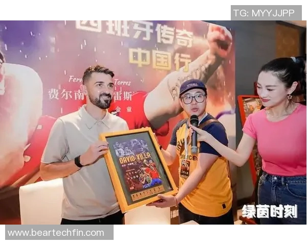 足球明星亲自送出限量版裤子与球迷互动引发热议